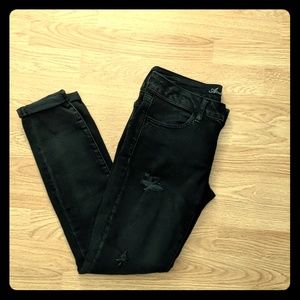 Black distressed American eagle skinny jeans